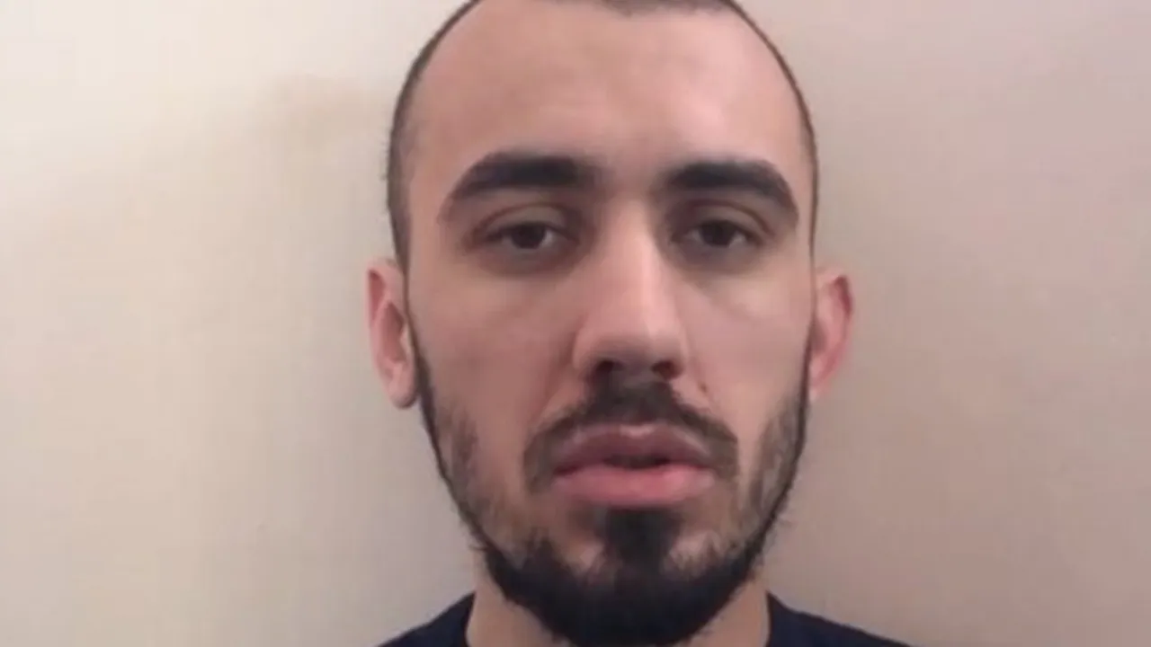 Arian Lluka durante una entrevista.